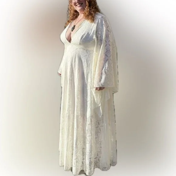 💟 PLUS Lace Dress 💟 - Picture 5 of 11